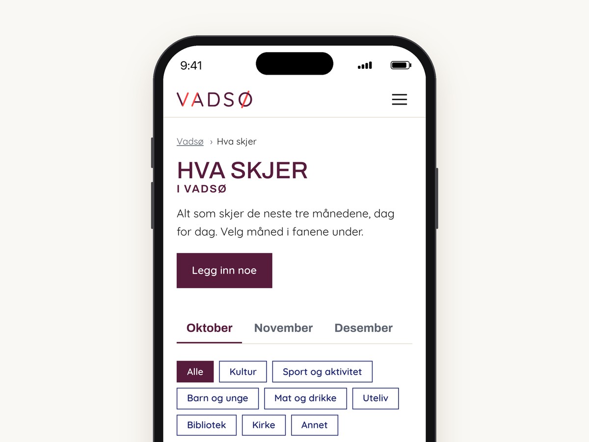 Aktivitetskalenderen for Vadsø vist på en mobiltelefon, med arrangementer gruppert dag for dag